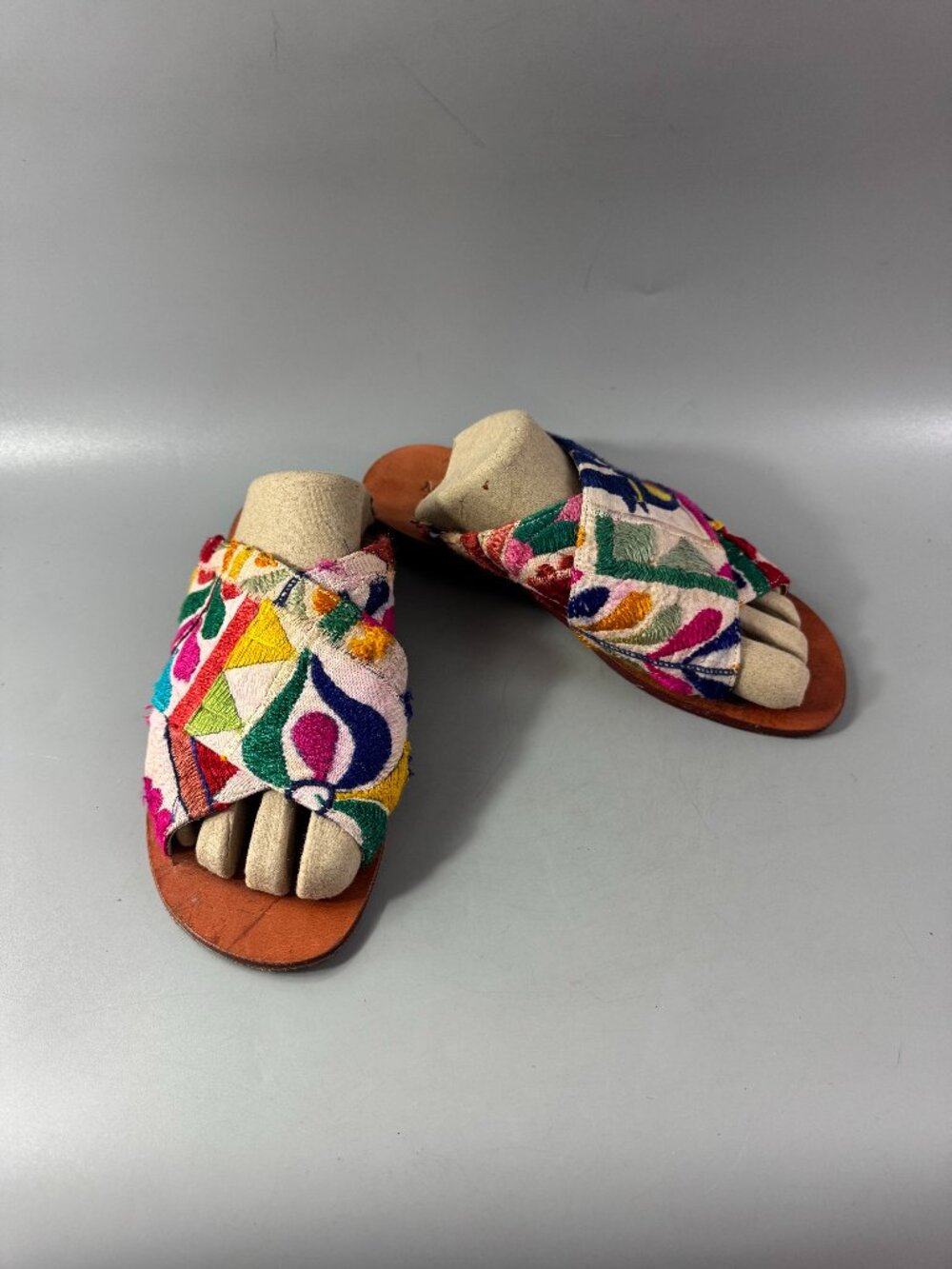 MOMO NEW YORK SPRING EMBROIDERED PATCHWORK SANDALS DOAN, Size 38
